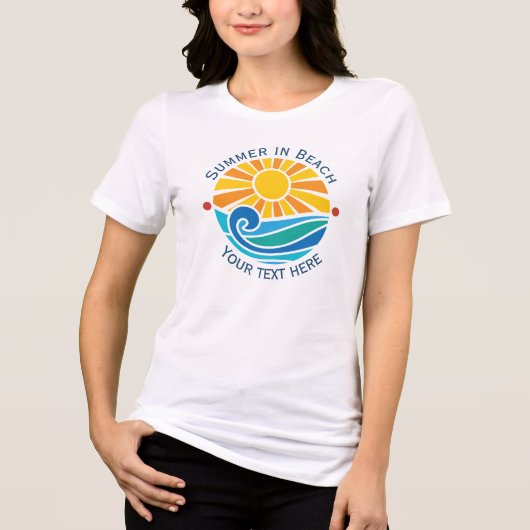 太陽と青い海の波の夏のビーチバケーション トライブレンドTシャツ (正面)