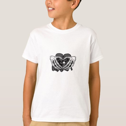 太陽と1つのスケルトンハートハンド 唯一無二の表現 Tシャツ (正面)