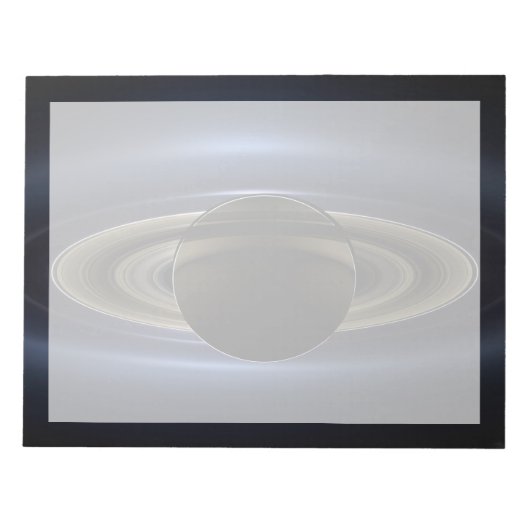 太陽によってバックライト付きの土星システムのモザイク。 ノートパッド (正面)