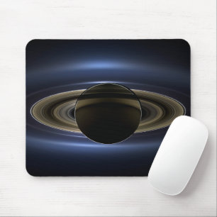太陽によってバックライト付きの土星システムのモザイク。 マウスパッド