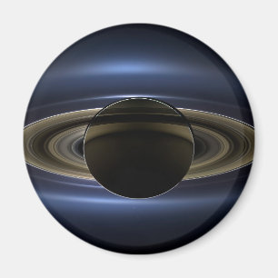 太陽によってバックライト付きの土星システムのモザイク。 マグネット
