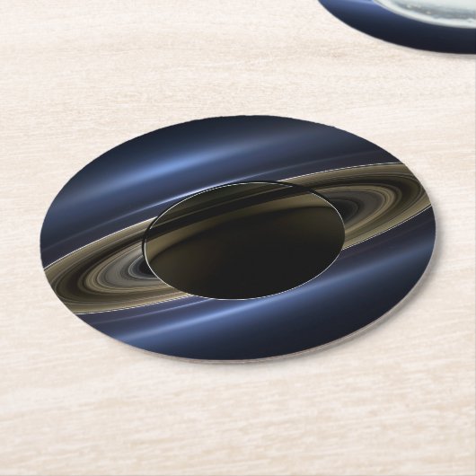太陽によってバックライト付きの土星システムのモザイク。 ラウンドペーパーコースター (アングル)