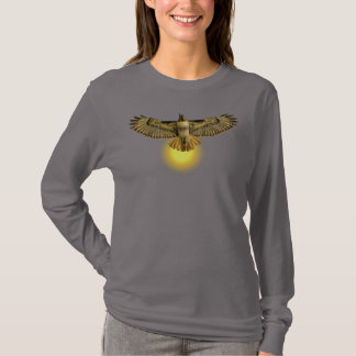太陽に向かって飛ぶアカオノスリ Tシャツ