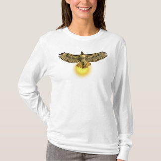 太陽に向かって飛ぶアカオノスリ Tシャツ