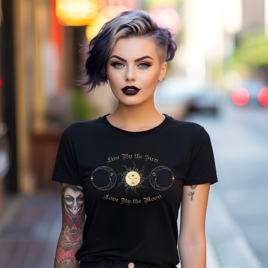 太陽に囲まれて生きる Tシャツ