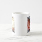 太陽に対するココナッツヤシの木 コーヒーマグカップ (中央)