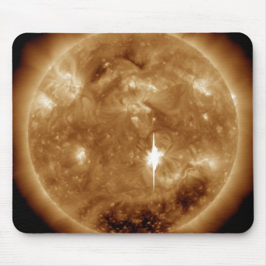 太陽に巨大なXクラス太陽ののフレアが噴出する マウスパッド (正面)