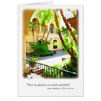 太陽に照らされた中庭