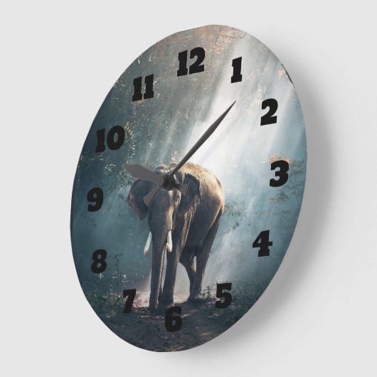 太陽に照らされた森林清算のアジアゾウ ラージ壁時計 (傾斜)
