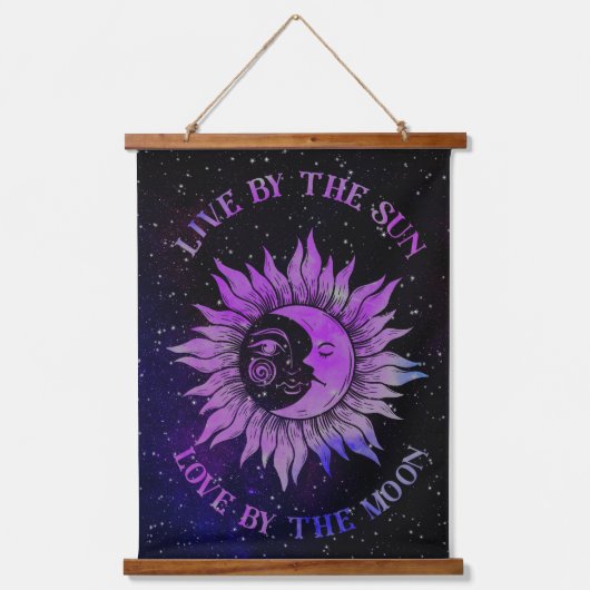 太陽に生きる、月に愛する 吊り下げ型タペストリー (正面)
