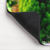 太陽に立つ青いヘルメットをかぶったホロホロ鳥 マウスパッド (コーナー)