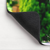 太陽に立つ青いヘルメットをかぶったホロホロ鳥 マウスパッド (コーナー)