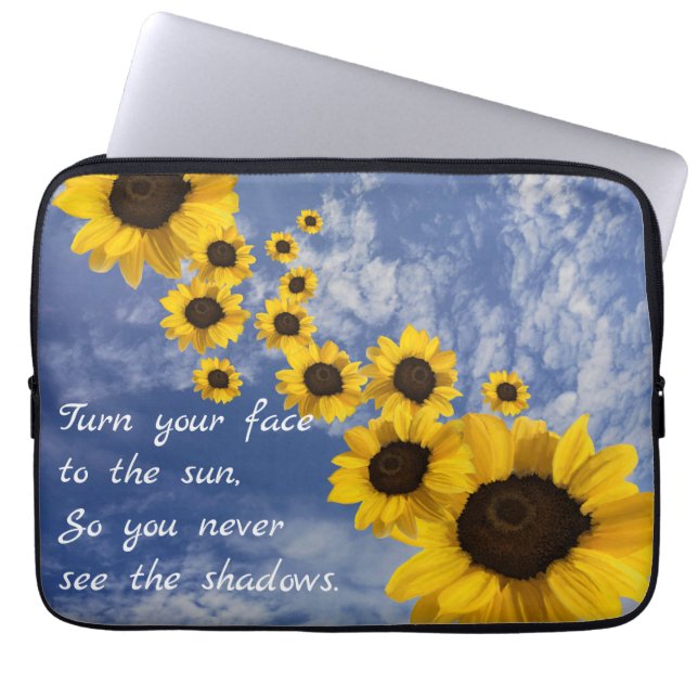 太陽に顔を向け、リアルなヒマワリ ラップトップスリーブ (正面)