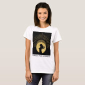 太陽のなかの女性のシルエット Tシャツ (正面フル)