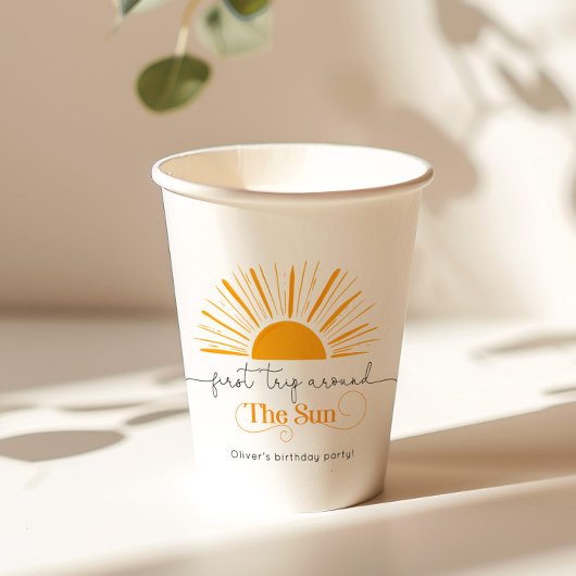 太陽ののまわりに誕生日初ミニマル旅行 紙コップ