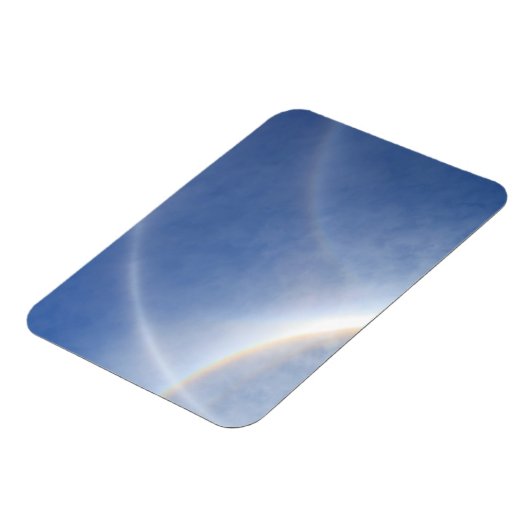 太陽のまわりにに光を当てる マグネット (左側)