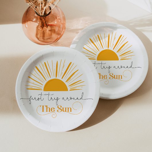 太陽のまわりに誕生会の最初の旅 ペーパープレート