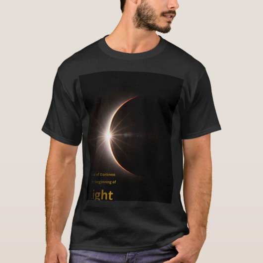 太陽のリング: 暗闇が終わりを迎える場所 Tシャツ (正面)