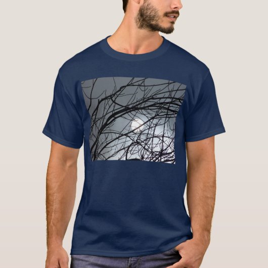 太陽のワイシャツに対する木 Tシャツ (正面)