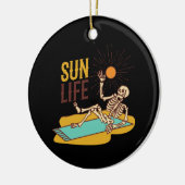 太陽の上に積み上げたスケートン セラミックオーナメント (左)