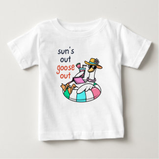 太陽の下でガチョウが出てくる?面白いサマーダック ベビーTシャツ