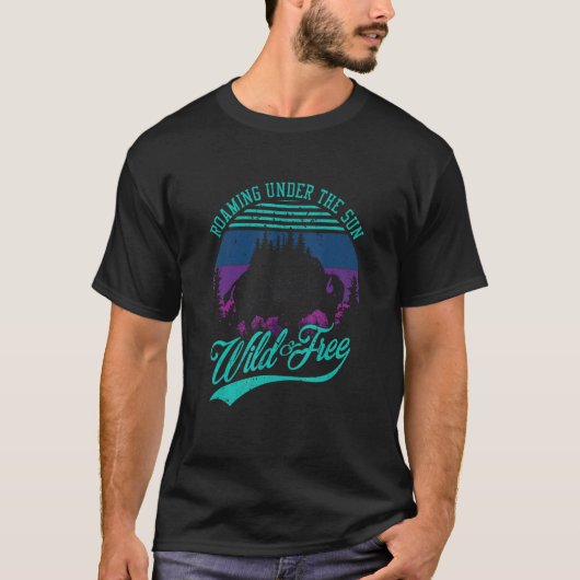 太陽の下でローミング，自由でワイルドアメリカバイソン Tシャツ (正面)