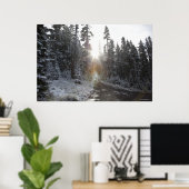 太陽の下に向かう雪の汚れた道 ポスター (ホームオフィス)