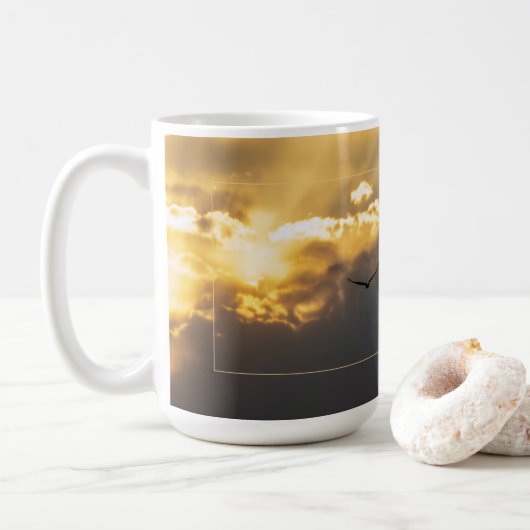 太陽の下に浮かぶ鷲の縁ど外 コーヒーマグカップ (ドーナツ)