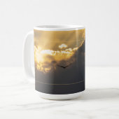 太陽の下に浮かぶ鷲の縁ど外 コーヒーマグカップ (正面左)