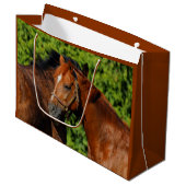太陽の下に美しい栗の馬が2頭 ラージペーパーバッグ (正面アングル)