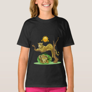 太陽の下の美しいライオンの動物 Tシャツ