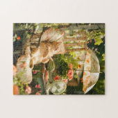 太陽の傘の下のデッキチェアでくつろぐ猫 ジグソーパズル (横)