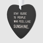 太陽の光が好きな人々の近感じくに滞在する オーナメント (正面)