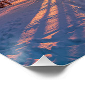 太陽の光で雪の松の森に沈む夕日 ポスター (コーナー)