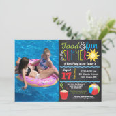 太陽の光と夏のプールパーティーチョークボード写真 招待状 (スタンド正面)