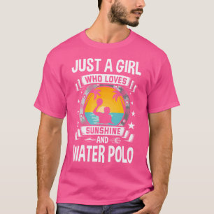 太陽の光と水球を愛しているだけの女の子 Tシャツ