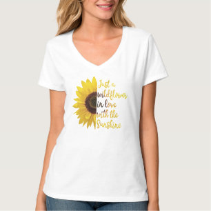太陽の光に愛する山花にすぎない Tシャツ