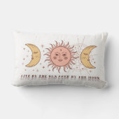 太陽の光に照らされて月に照らされて生きる ランバークッション (裏面)