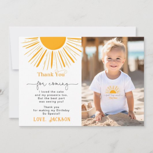 太陽の写真のまわりにサンキューカードの最初の旅行 招待状 (正面)
