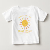 太陽の周りを初めて回る子供の1歳の誕生日 ベビーTシャツ (正面)
