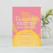 太陽の周りを初めて回る誕生日パーティー かわいいピンク 招待状 (スタンド正面)