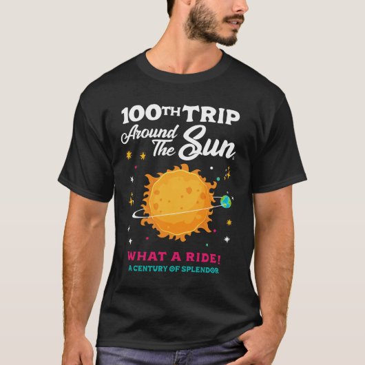 太陽の周りを100周 お誕生日おめでとう 100歳 Tシャツ (正面)