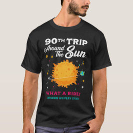 太陽の周りを90周 お誕生日おめでとう 90歳のバースデーお祝い Tシャツ