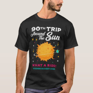 太陽の周りを90周 お誕生日おめでとう 90歳のバースデーお祝い Tシャツ