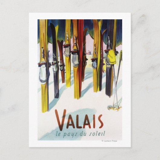 太陽の国 – 雪の中に立つスキー ポストカード (正面)