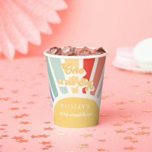 太陽の太陽の中の1つ太陽の太陽の下にミュート虹 紙コップ