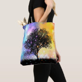 太陽の月と木の宇宙の渦巻く雲 トートバッグ (クローズアップ)