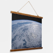 太陽の輝きは南太平洋の海に。 吊り下げ型タペストリー (傾斜あり)