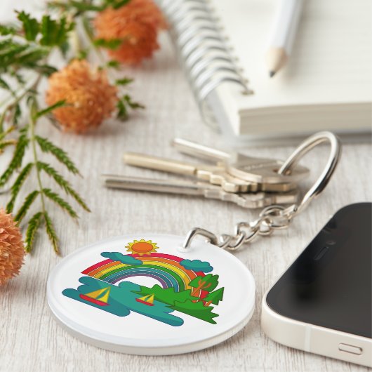 太陽の雲と虹の下のボートの旅行の風景 キーホルダー (正面右)