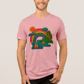 太陽の雲と虹の下のボートの旅行の風景 トライブレンドＴシャツ (正面)